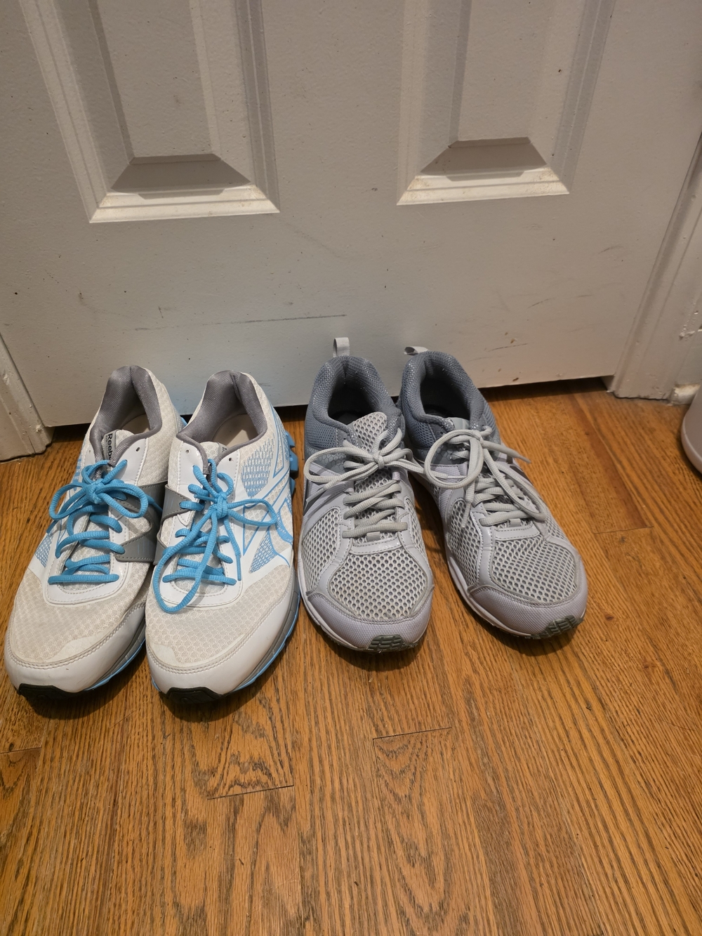 Reebok Women Athletic Shoes White with Blue Accents